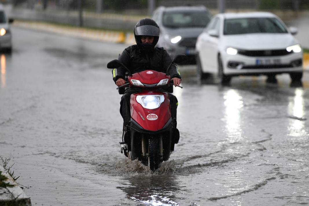 Edirne’yi sağanak vurdu! Cadde ve sokaklar göle döndü 3